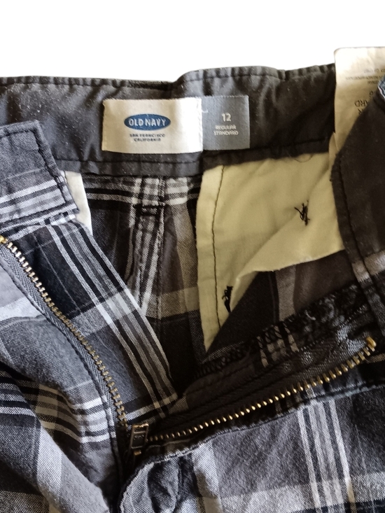Old Navy Kids Black and White Plaid Cargo Shorts - Picture 4 of 5